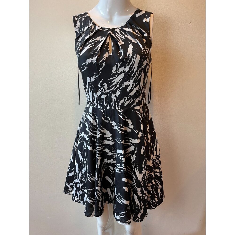 Express Women's Abstract Keyhole Fit Flare Printed Dress Black White Size 2